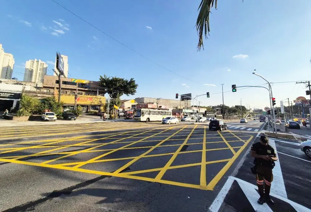 Novo retorno começou a funcionar na antiga Régis, atual Avenida Aprígio Bezerra