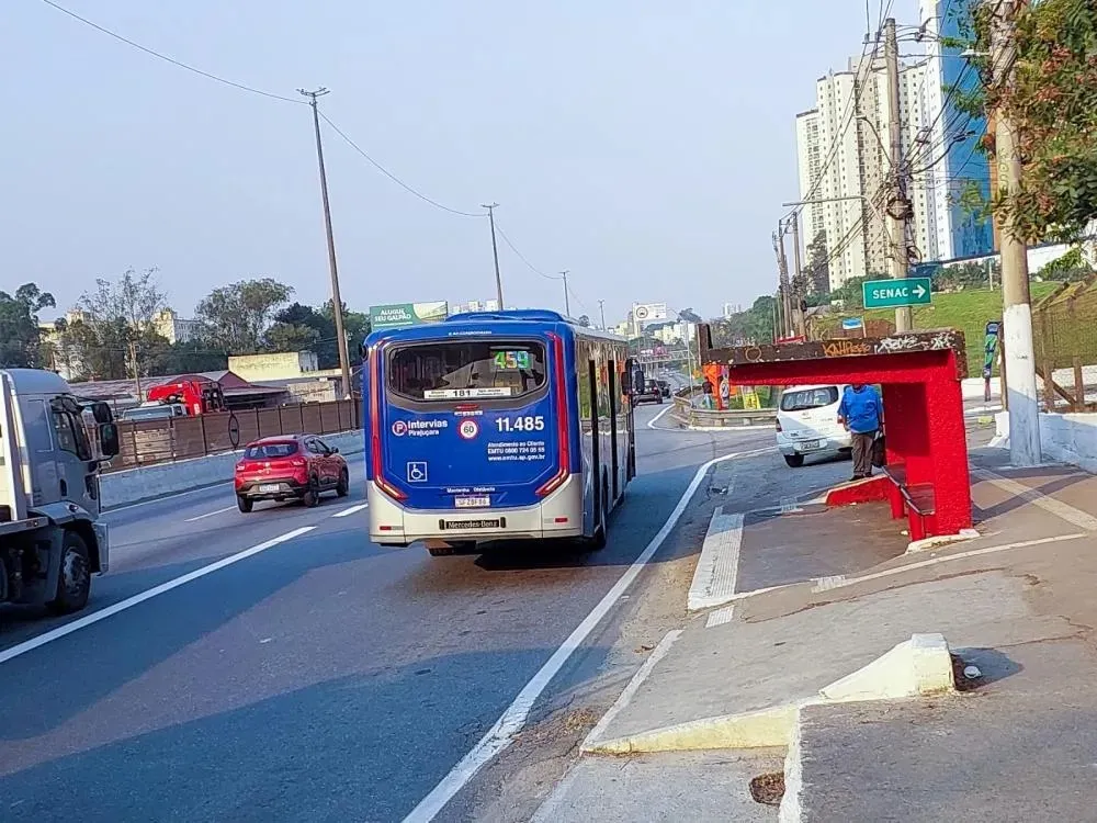 Avenida Aprígio Bezerra da Silva em Taboão da Serra já conta com faixa exclusiva para ônibus
