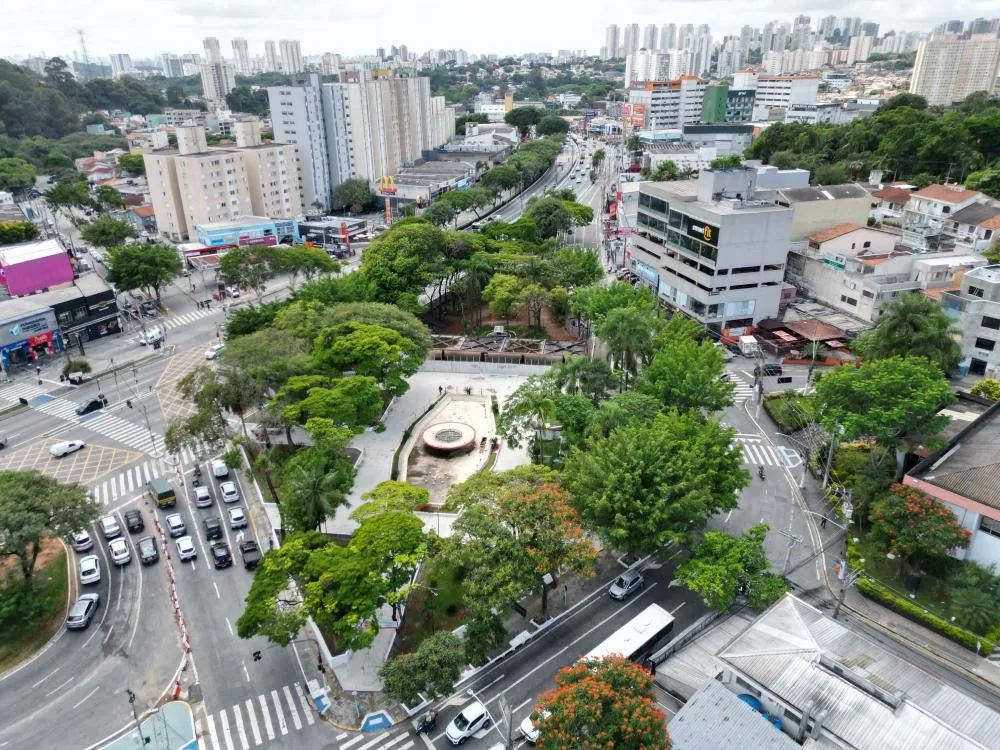 Prefeito Engenheiro Daniel retoma as obras da Praça Nicola Vivilechio em Taboão da Serra