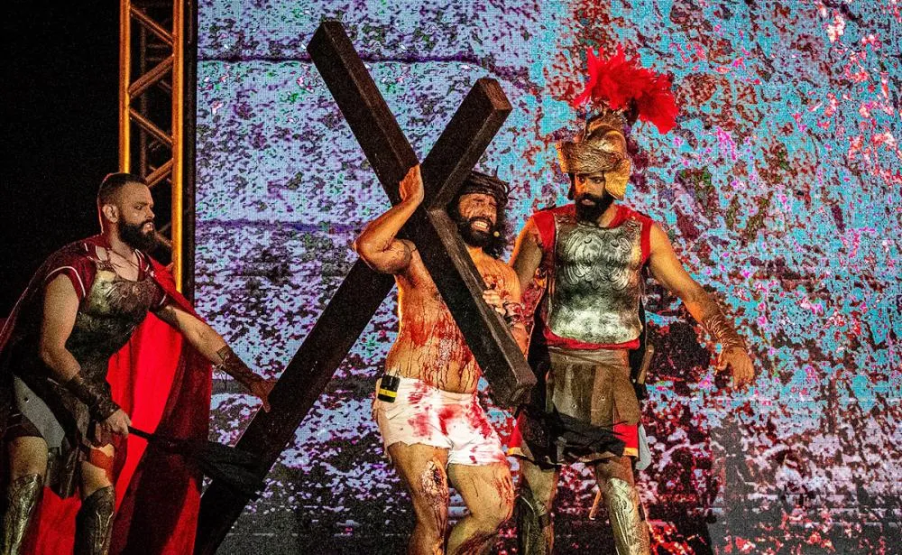 A apresentação será no feriado de Sexta-feira Santa, 18 de abril, às 19h, no estacionamento do Parque das Hortênsias - Foto arquivo da 65ª encenação da Paixão de Cristo, realizada em 2024 - Fotos dos ensaios: Ricardo Vaz