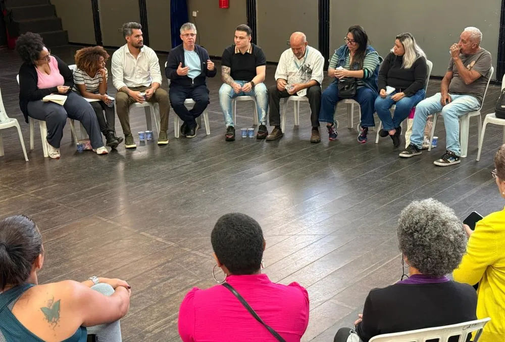 Secretários e artesãos de Taboão da Serra se reúnem para discutir o futuro da cena artística da cidade