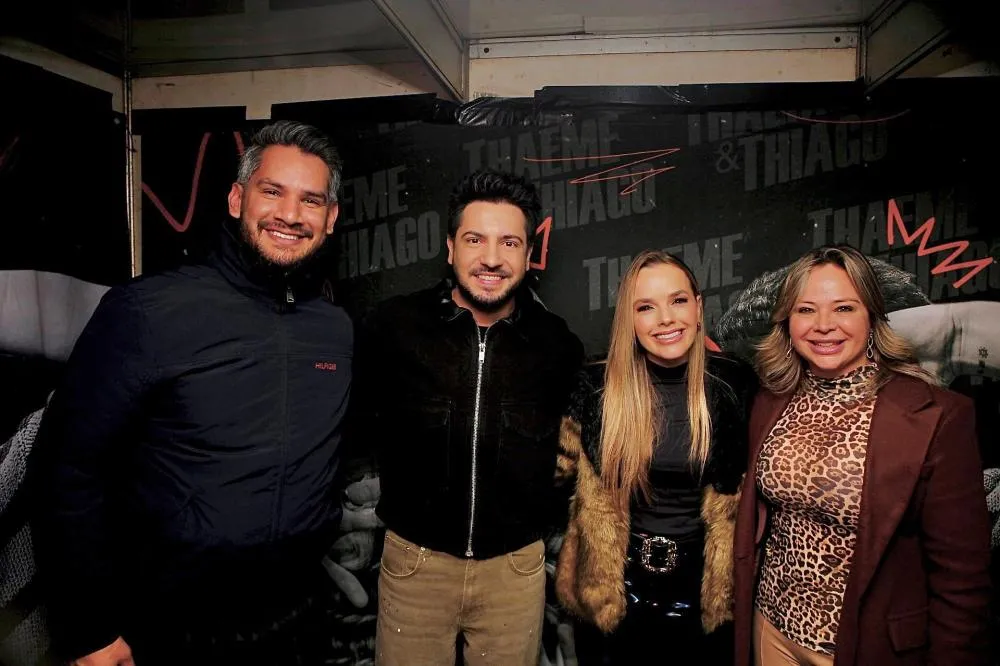 Vice-prefeita Erica Franquini prestigia o Arraial da Arena ao lado do secretário de Comunicação, João Menezes, e encontra a dupla Thaeme & Thiago