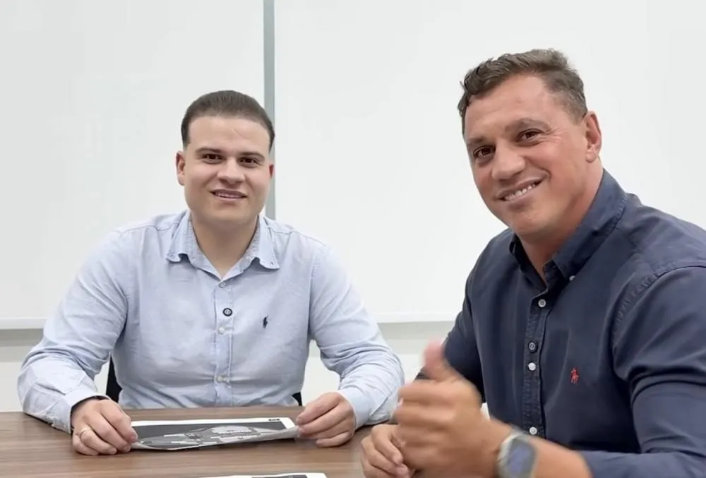 O anúncio foi feito pelo prefeito ao lado do secretário municipal de Turismo, Lucas Leme