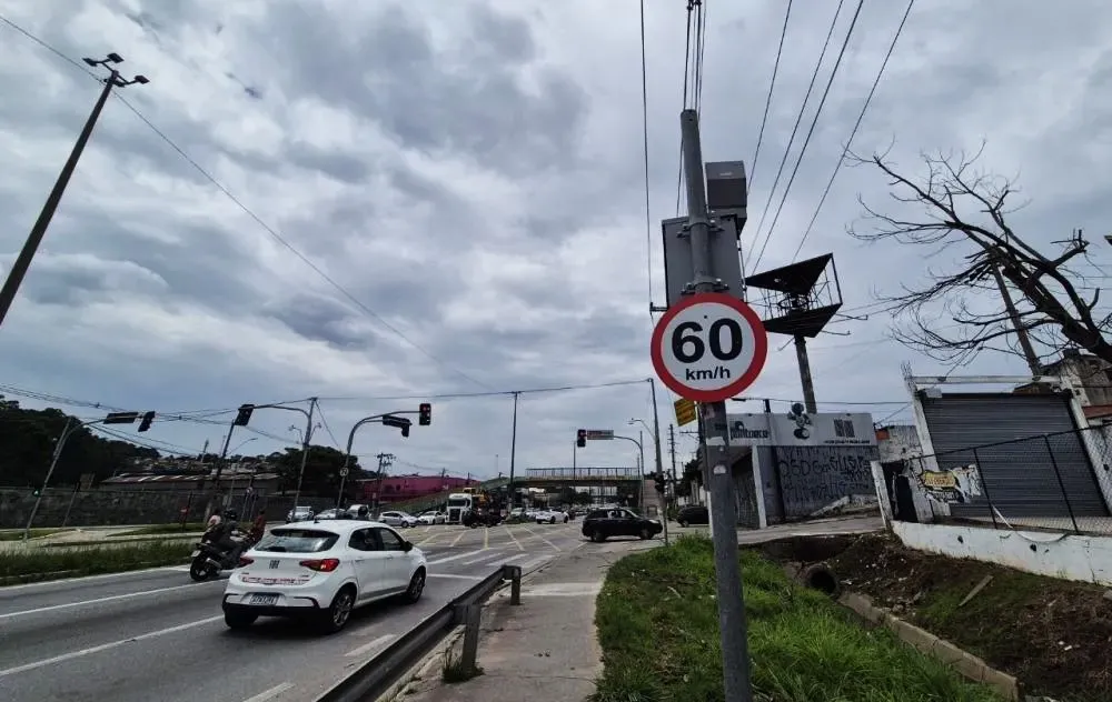 Radar começou a ser implantado na Avenida Taboão- Foto: Charles Eliseu