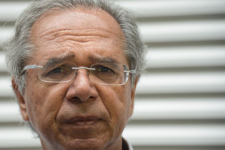 Renda Brasil vai consolidar vários programas sociais, diz Guedes